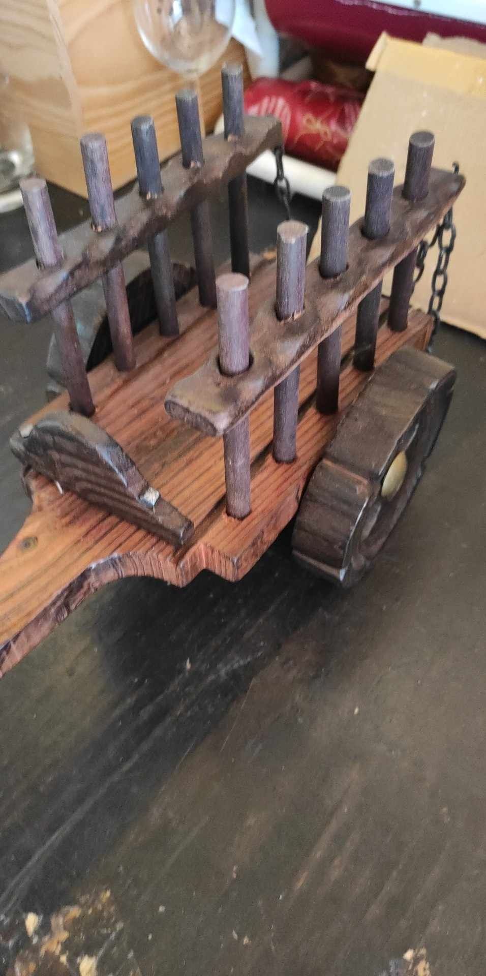 Carroça antiga decorativa e porta garrafas
