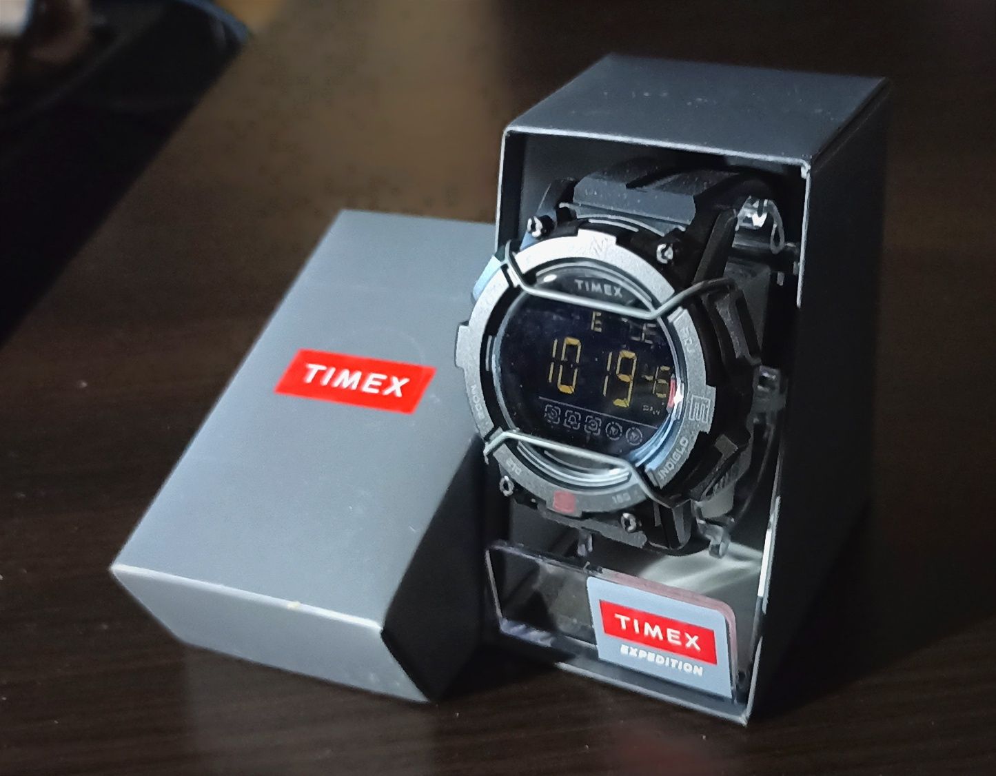 Timex Expedition Часы наручные