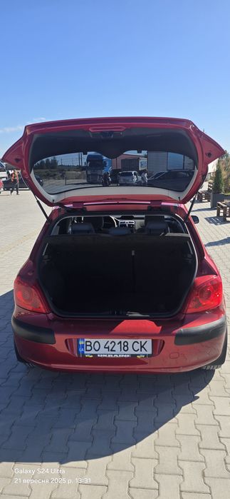 Автомобіль пежо 307