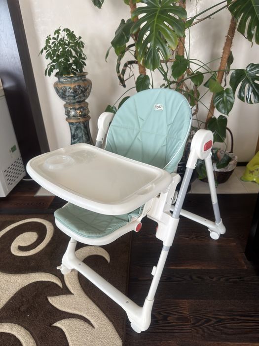 Столик для годування