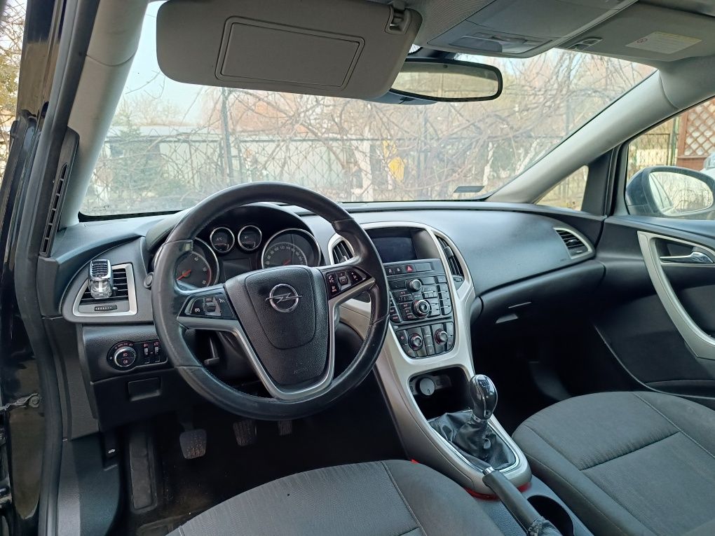 Opel Astra 1.7 CDTI 2011 – 6-biegów, klima, tempomat