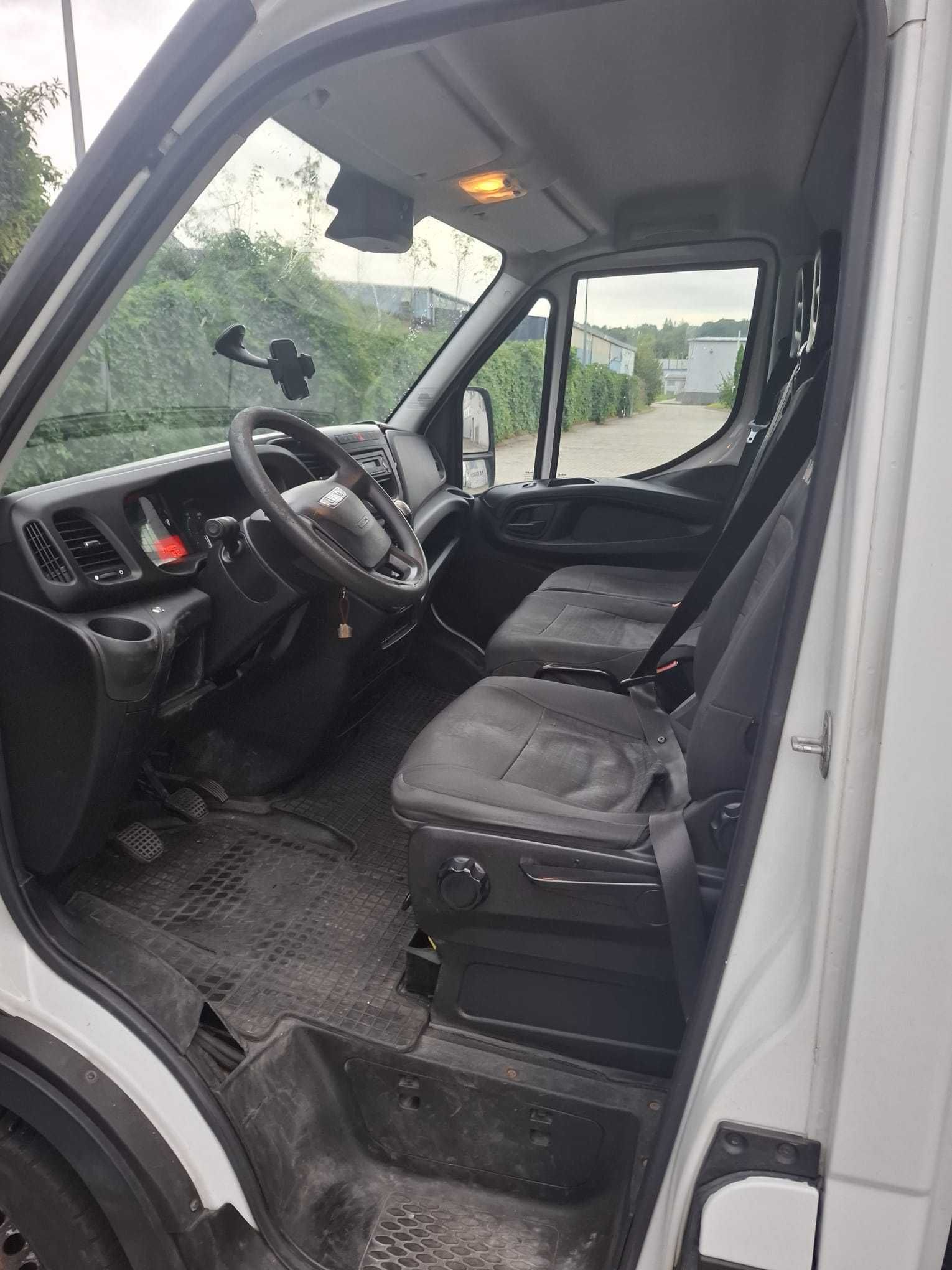 Iveco Daily 2.3 145 KM 2016r. KONTENER WINDA UDT. 8 miejsc paletowych