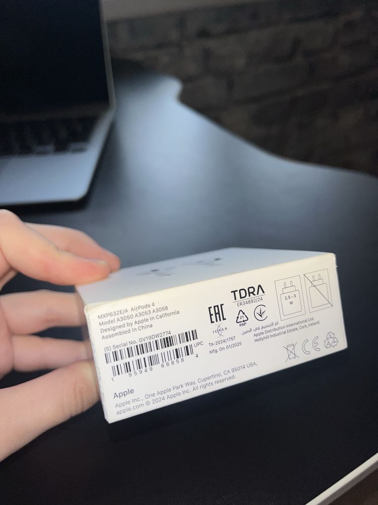 Apple AirPods 4 (правий). Model A3050 A3053 A3058