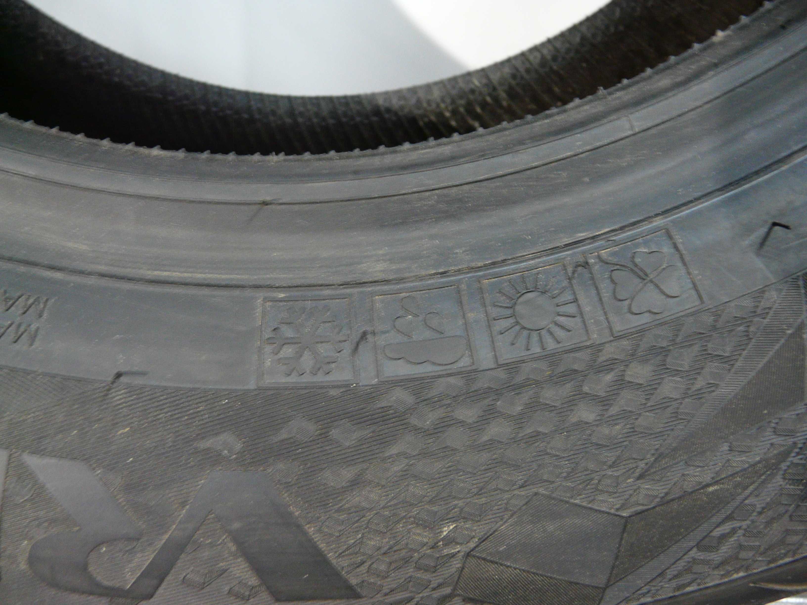Opony wielosezonowe x2 215/65R15 Vredestein Nowe #E100