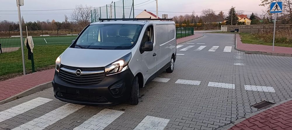 Opel Vivaro Trafic 2015 jedna turbina r L2H1 long VAT 23% długi 181000 km Vito transporter  Opel Vivaro Trafic L2H1