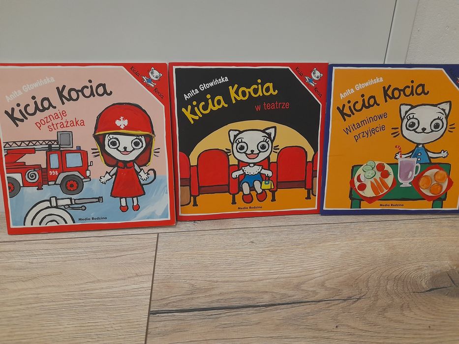 Książka Kicia kocia podaję strażaka, w teatrze, witaminowe przyjęcie