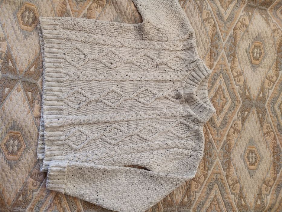 Бежевий теплий светр