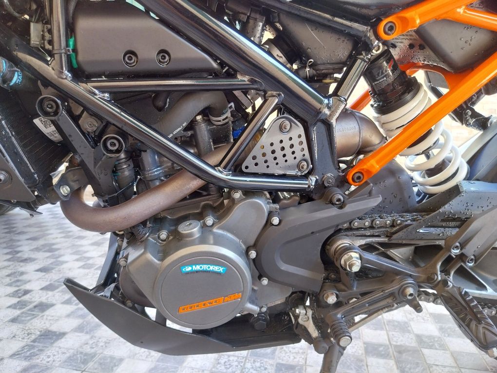 KTM Duke 125 como nova