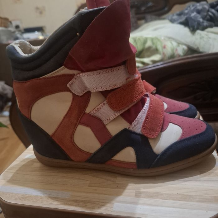 Продаю  сникерси