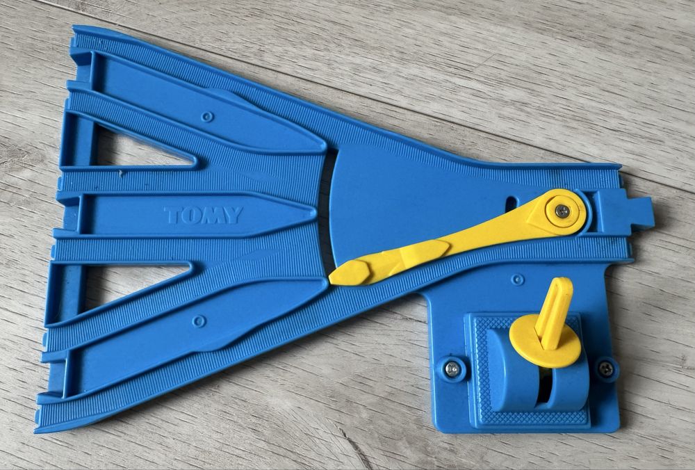 Zwrotnica 3 torowa Tomy do torów Tomica