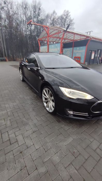 Tesla Model S P85D
