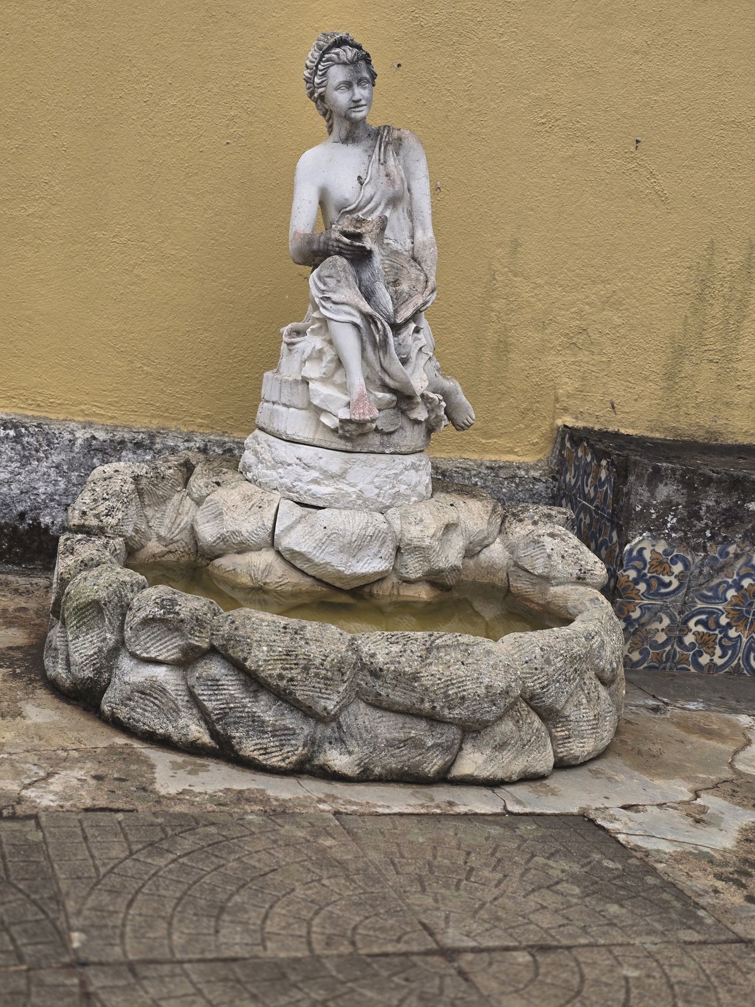 Fonte em pedra lago