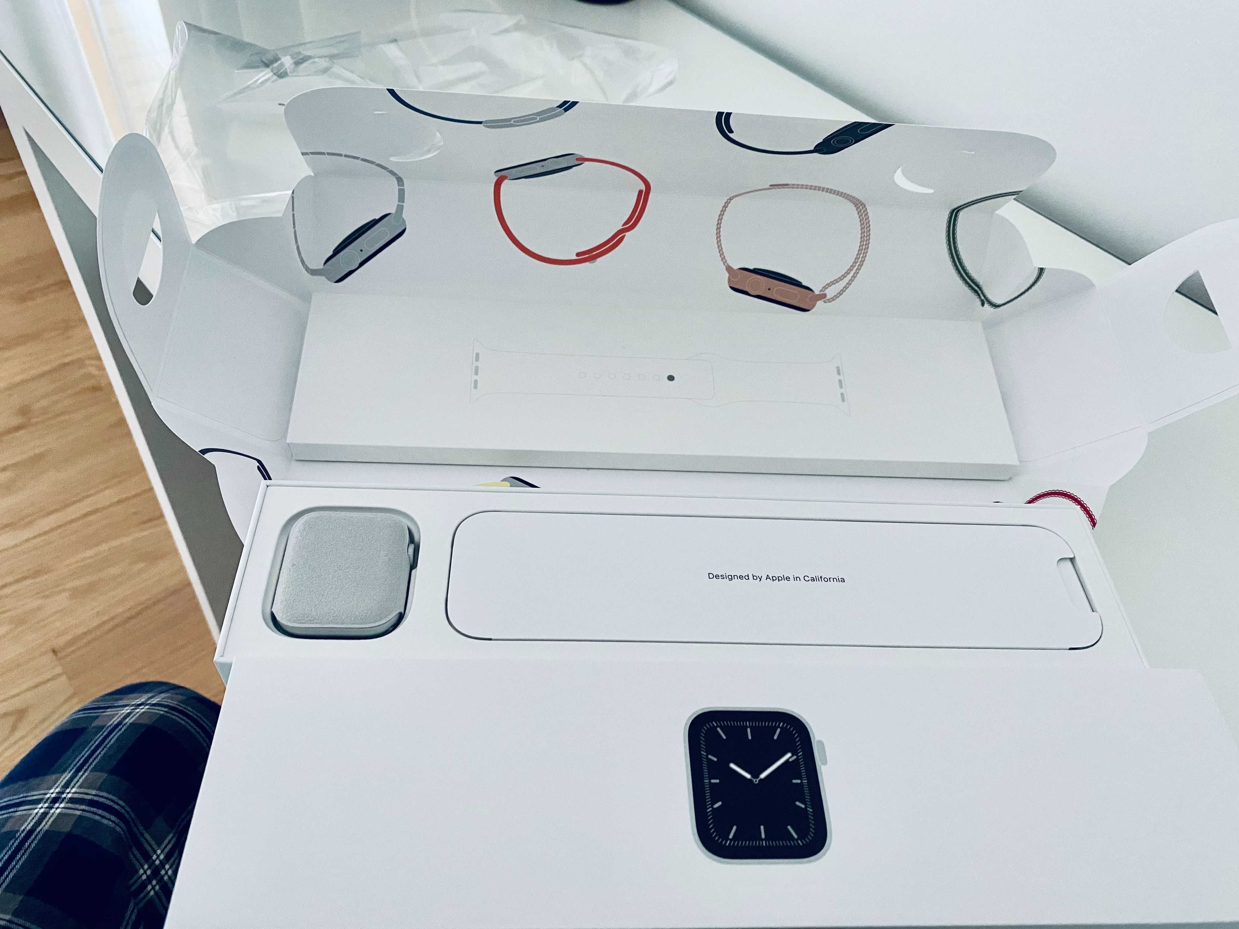 APPLE Watch Series 5 GPS | 44 mm Alumínio Prateado | Branco