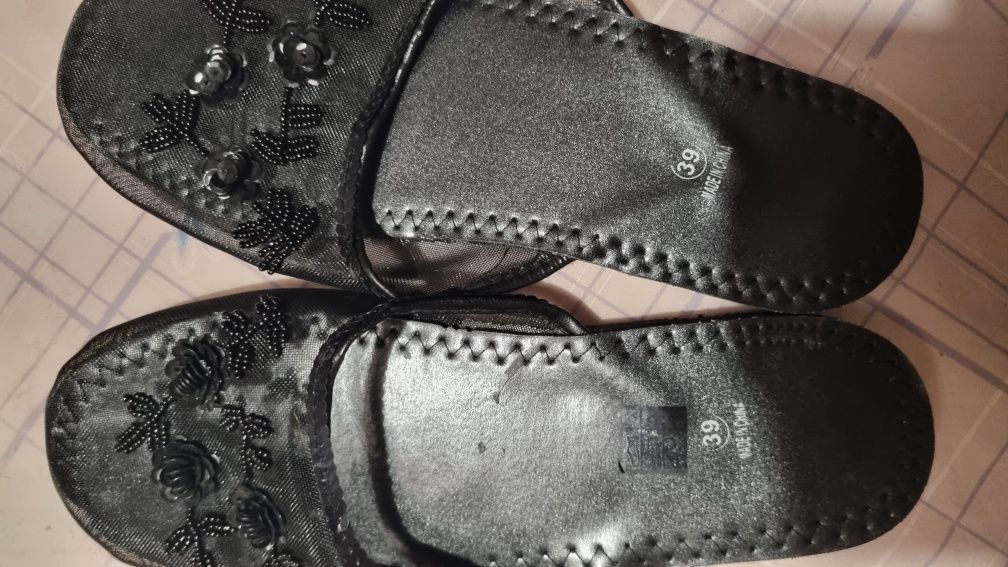 2 pares de Mules com brilhantes n 39