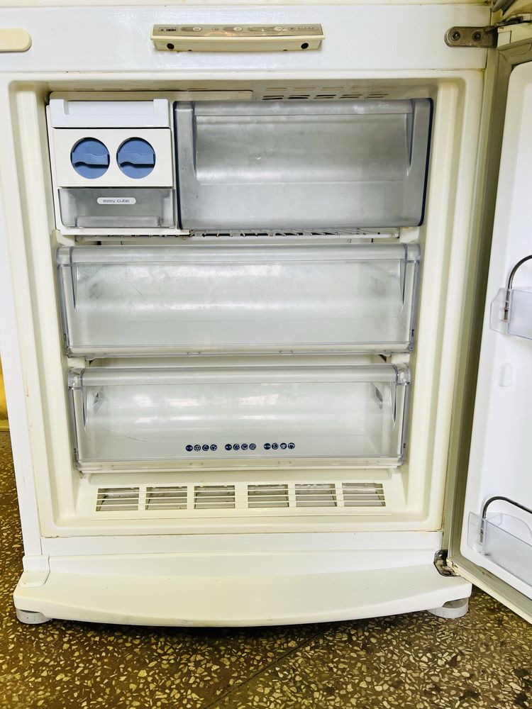 Двухкамерный холодильник Whirlpool ARC8120, NoFrost