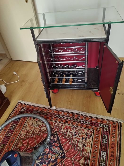 Mesa de apoio garrafeira