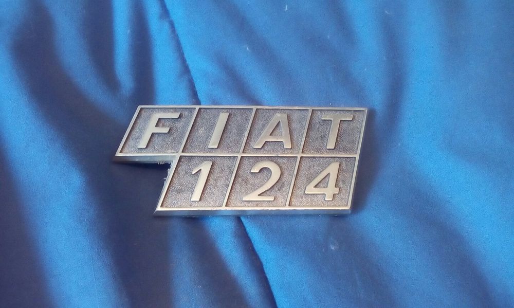 Magnificos Símbolos Antigos Fiat 128/124 em Bom Estado
