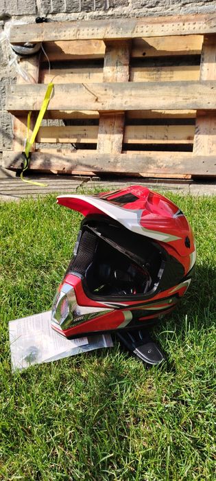 Kaski typu cross otwarte → sportowy look,  zaufanie, pudełko pokrowi