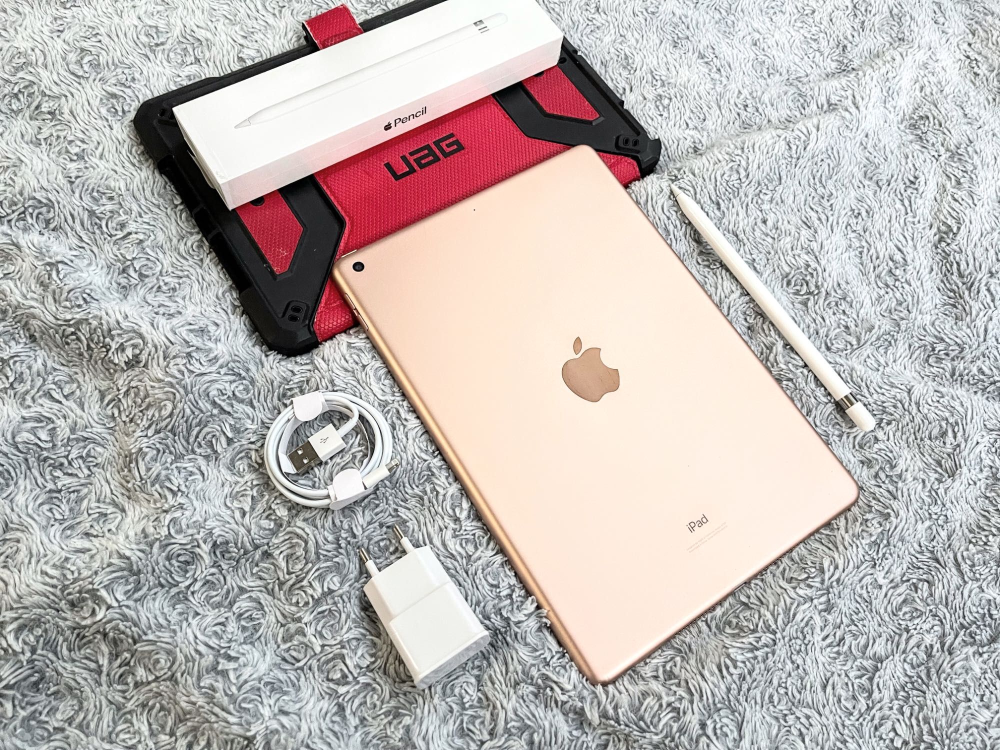 IPad 7 (32 gb) wi-fi + чехол UAG! А2197
