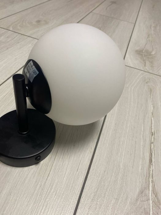 Бра, настінний світильник.