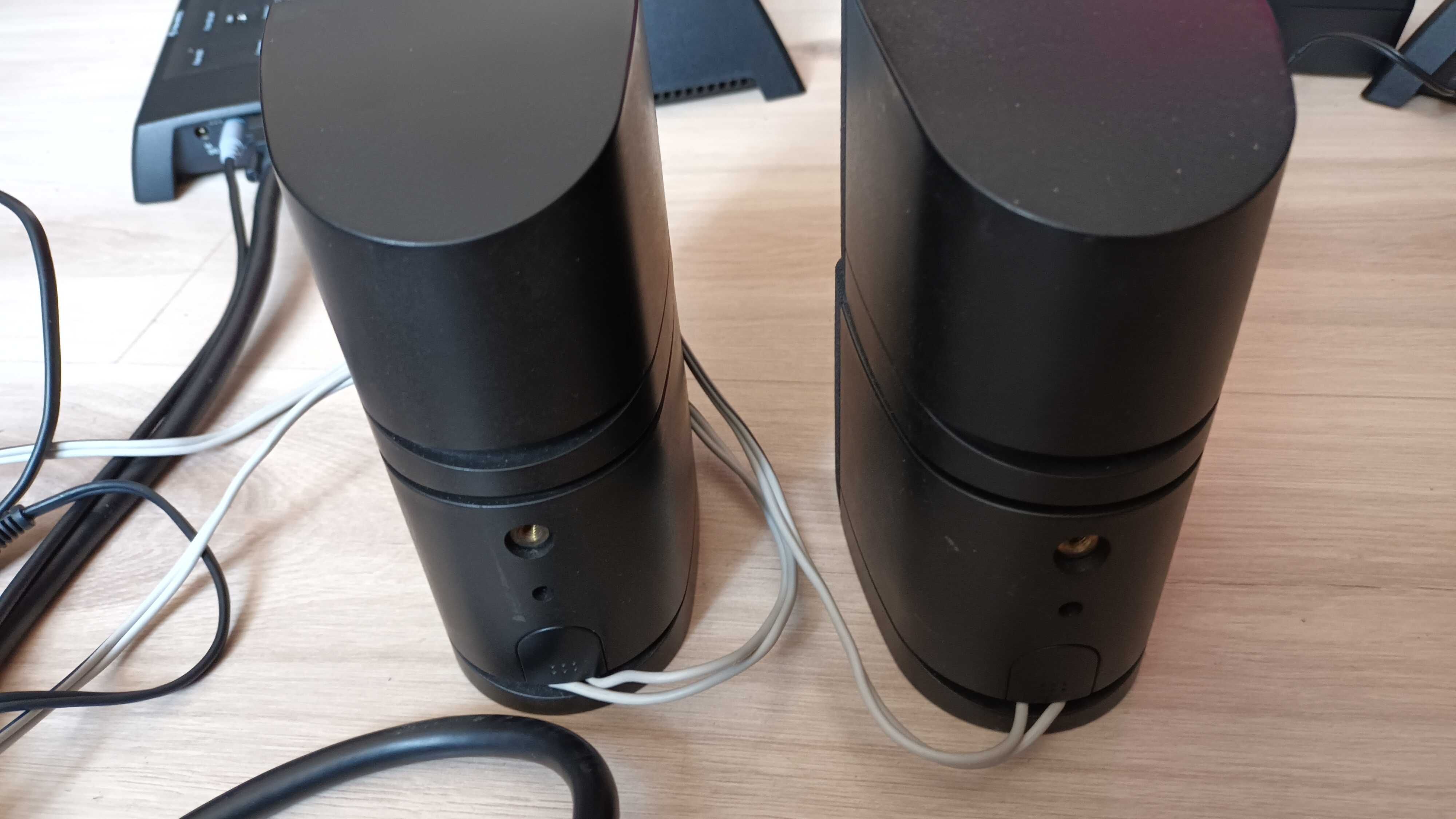 Kolumny BOSE  kino domowe  komplet 4 sztuk + zasilacze i kable
