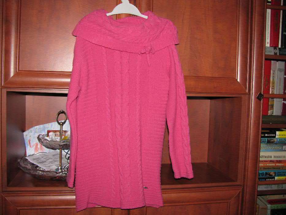 Продам свитер-тунику на девочку( Португалия),р.7А.