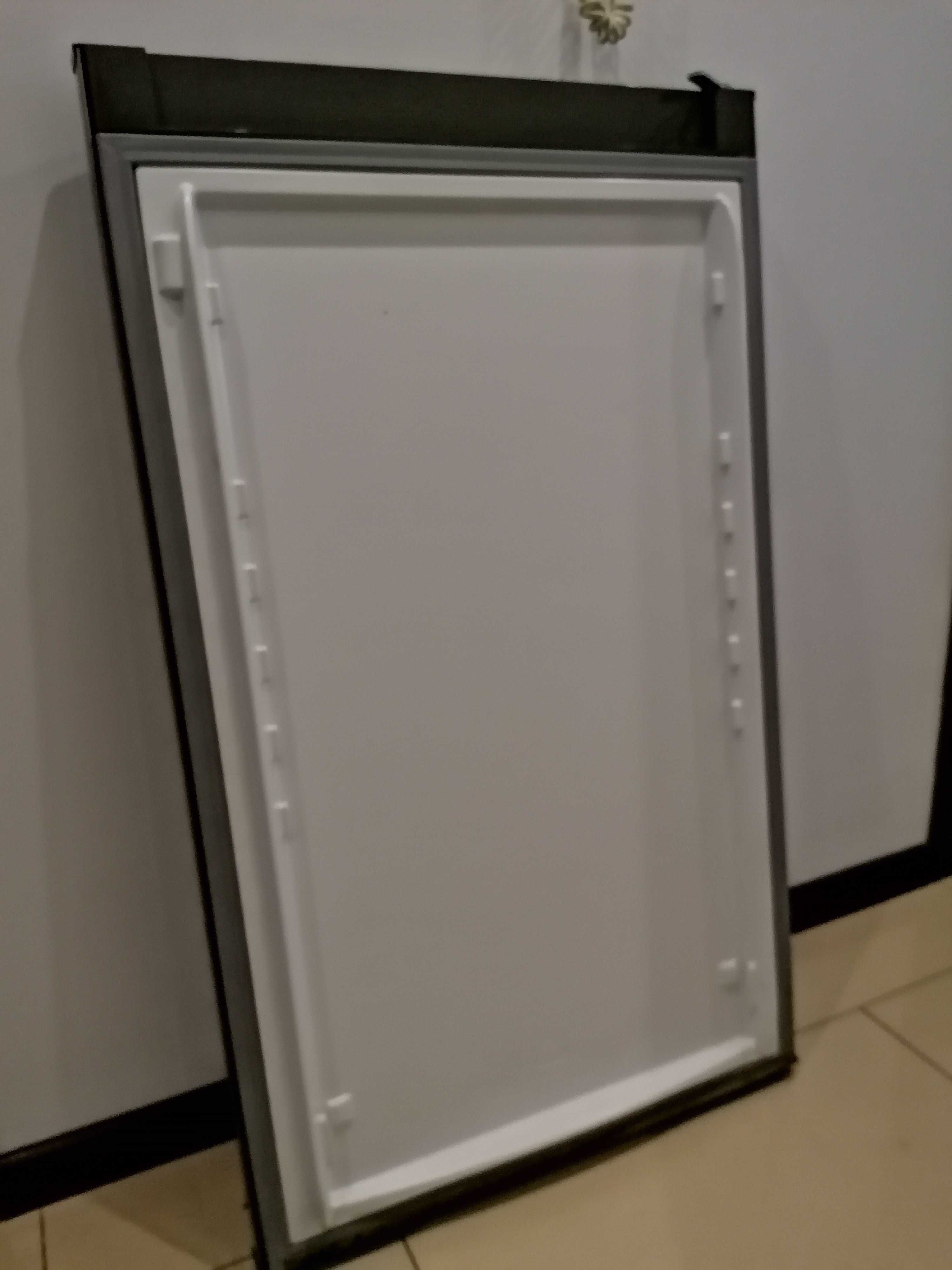 Półki , Szuflady , Balkoniki , Drzwi // Electrolux EN 3400 //