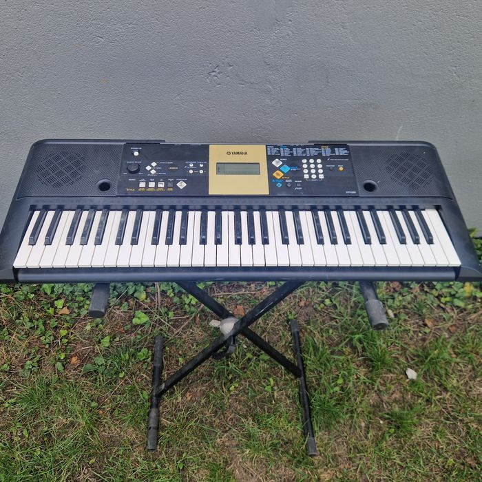 Keyboard Yamaha YPT-220
