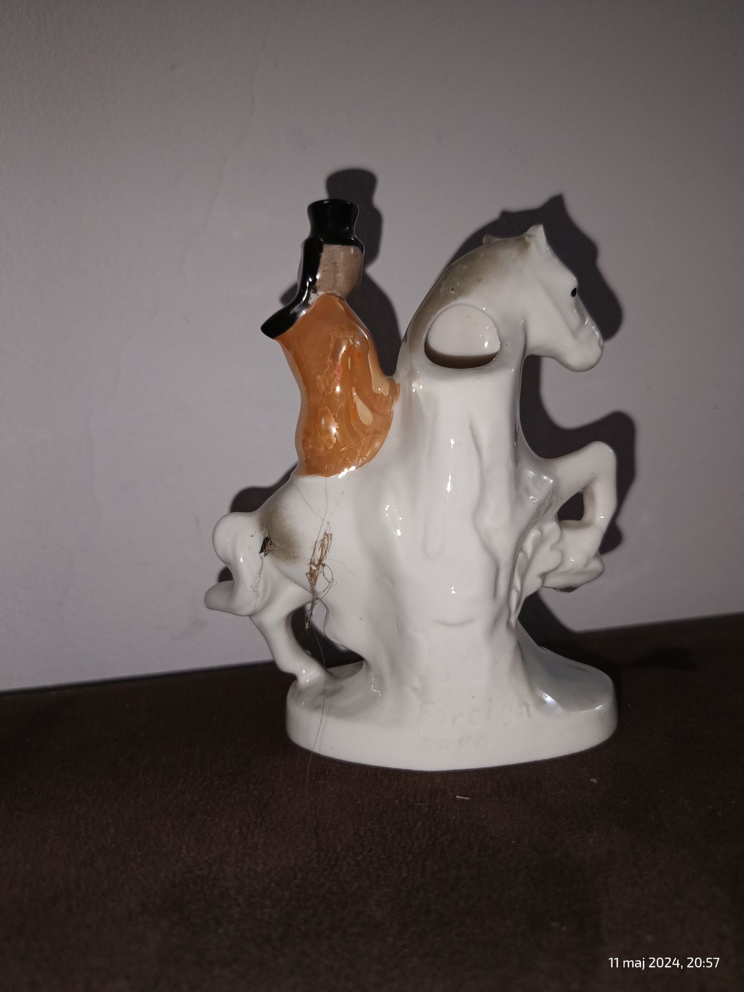 Stara Porcelanowa Figurka NRD