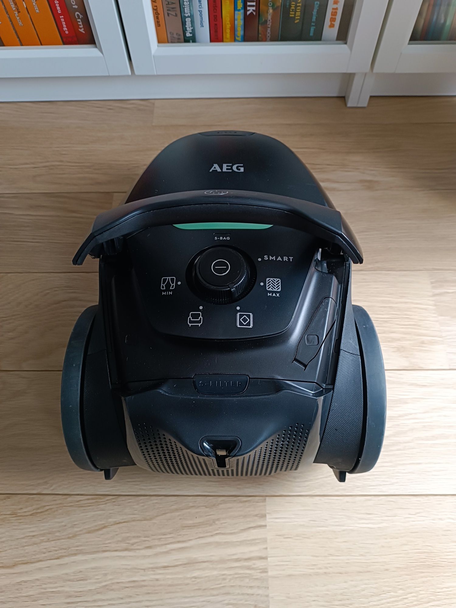 * Odkurzacz AEG VX8.2