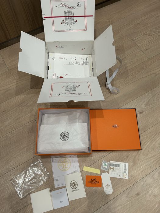Коробка Hermes с документами и внешней упаковкой