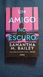 Um Amigo No escuro de Samantha M. Bailey - PORTES GRÁTIS