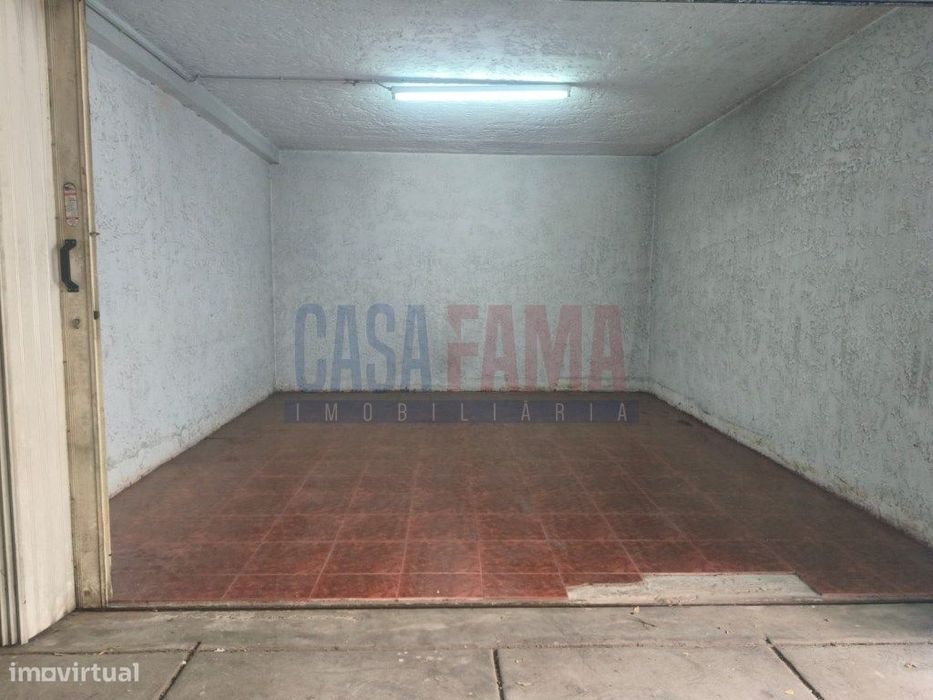 Garagem fechada em Ribeirão - Vila Nova de Famalicão