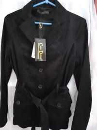 Пиджак женский, черного цвета.