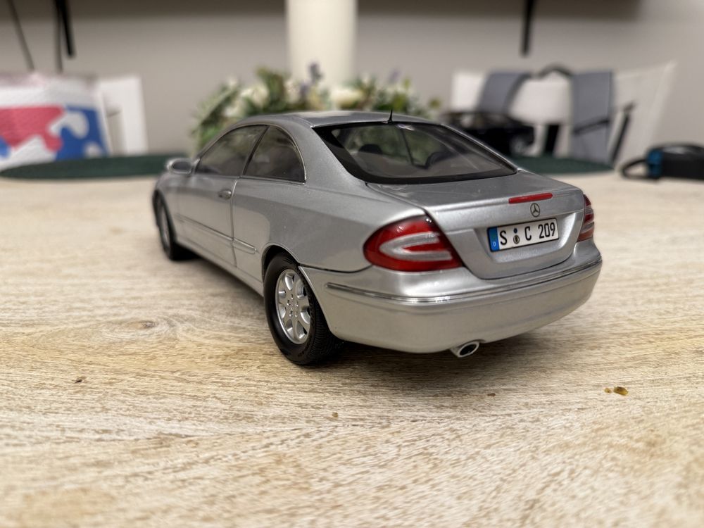 Model auta KYOSHO 1:18 Mercedes-Benz CLK Coupe W209