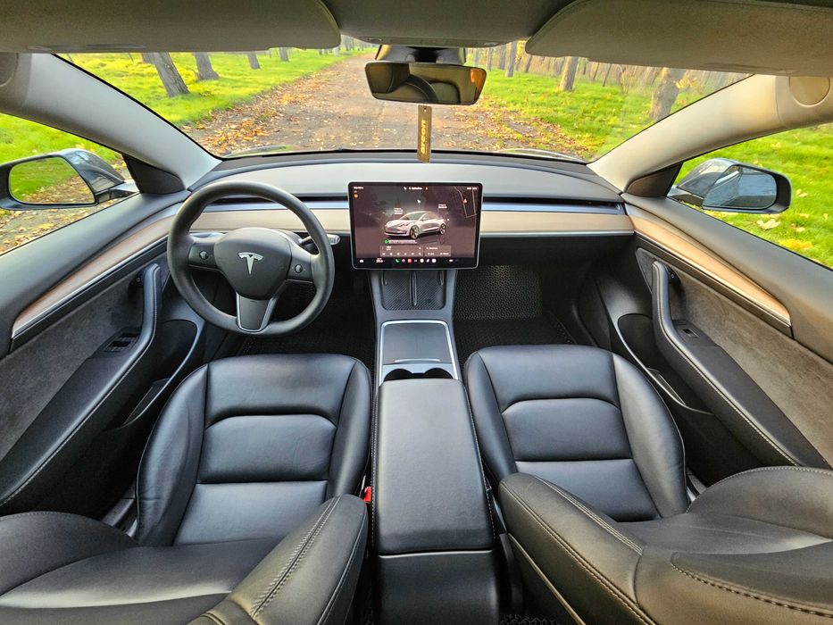 Продам Tesla Model 3  2023р. у відмінному стані