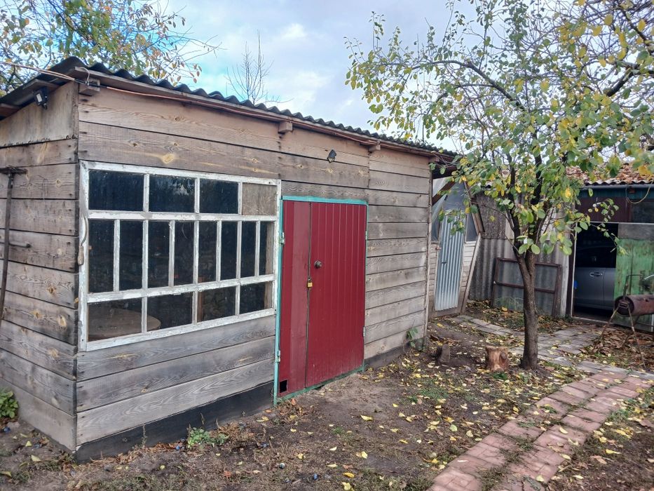 Гарний будинок в затишному місці з озером ,і гарним лісним краєвидом