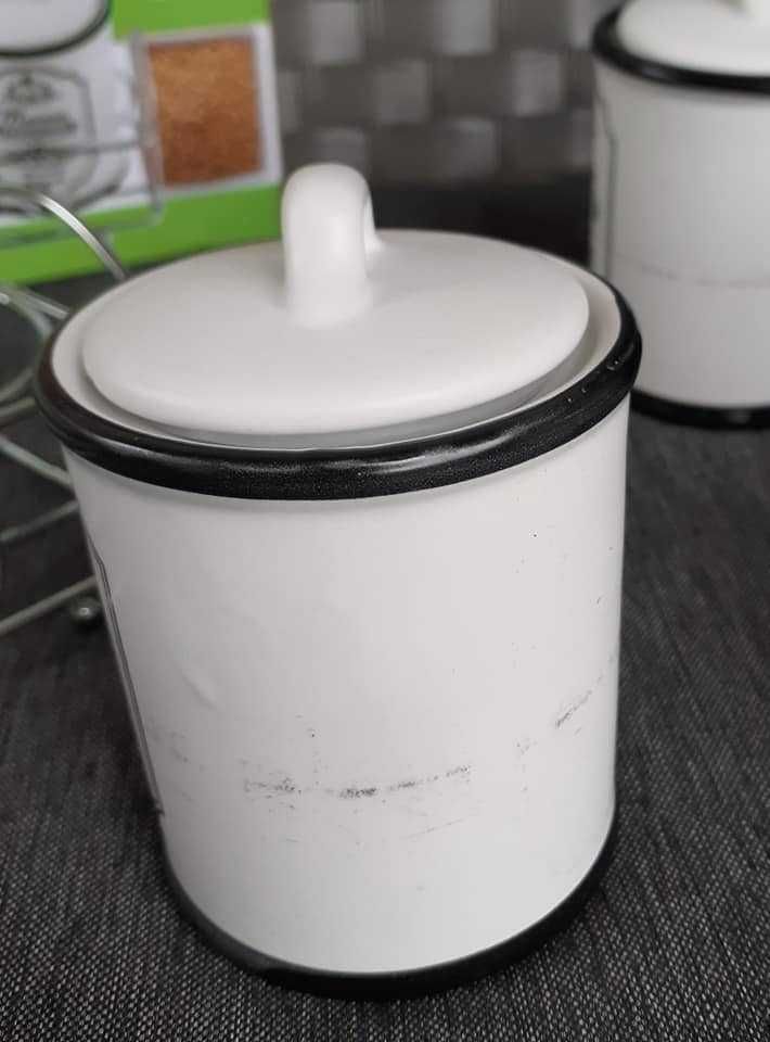 Nowy zestaw przyprawników ceramicznych na stojaku 5 elementów