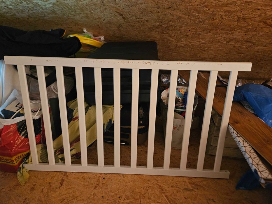 Łóżeczko białe drewniane Ikea Sundvik + materac Ikea i ochraniacz