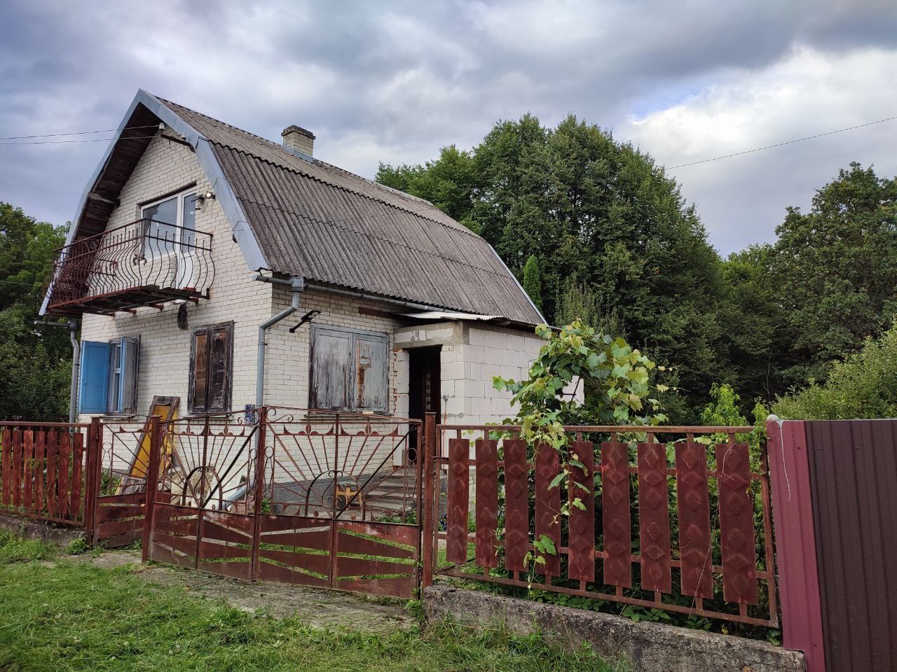 Продається земельна ділянка з дачею