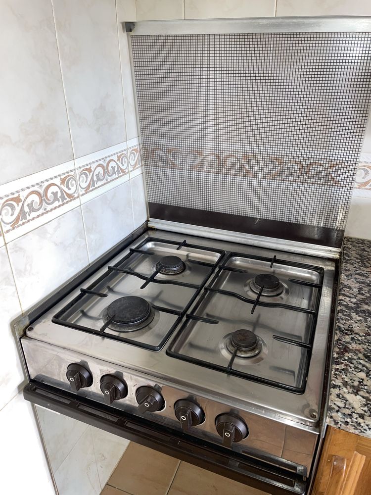 Conjunto completo de forno e fogão