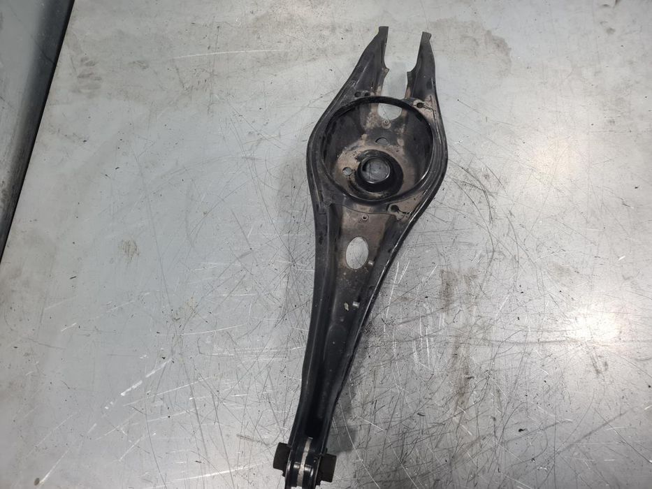 Braço de suspensão trás esquerdo AUDI A3 Sportback (8YA)