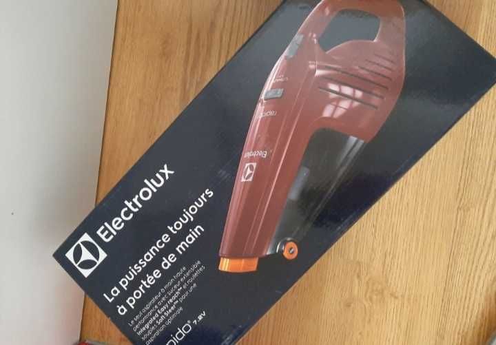 Odkurzacz ręczny Electrolux ZB6106WR mały podróżny do kuchni łazienki