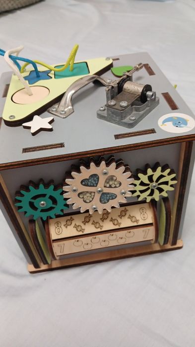 Бізікуб для малечі