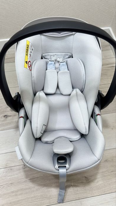 Автокрісло (автолюлька) Cybex Cloud T i-Size plus Platinum White