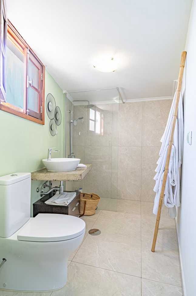 Quinta com 2 casas e 3000m2 na Calheta