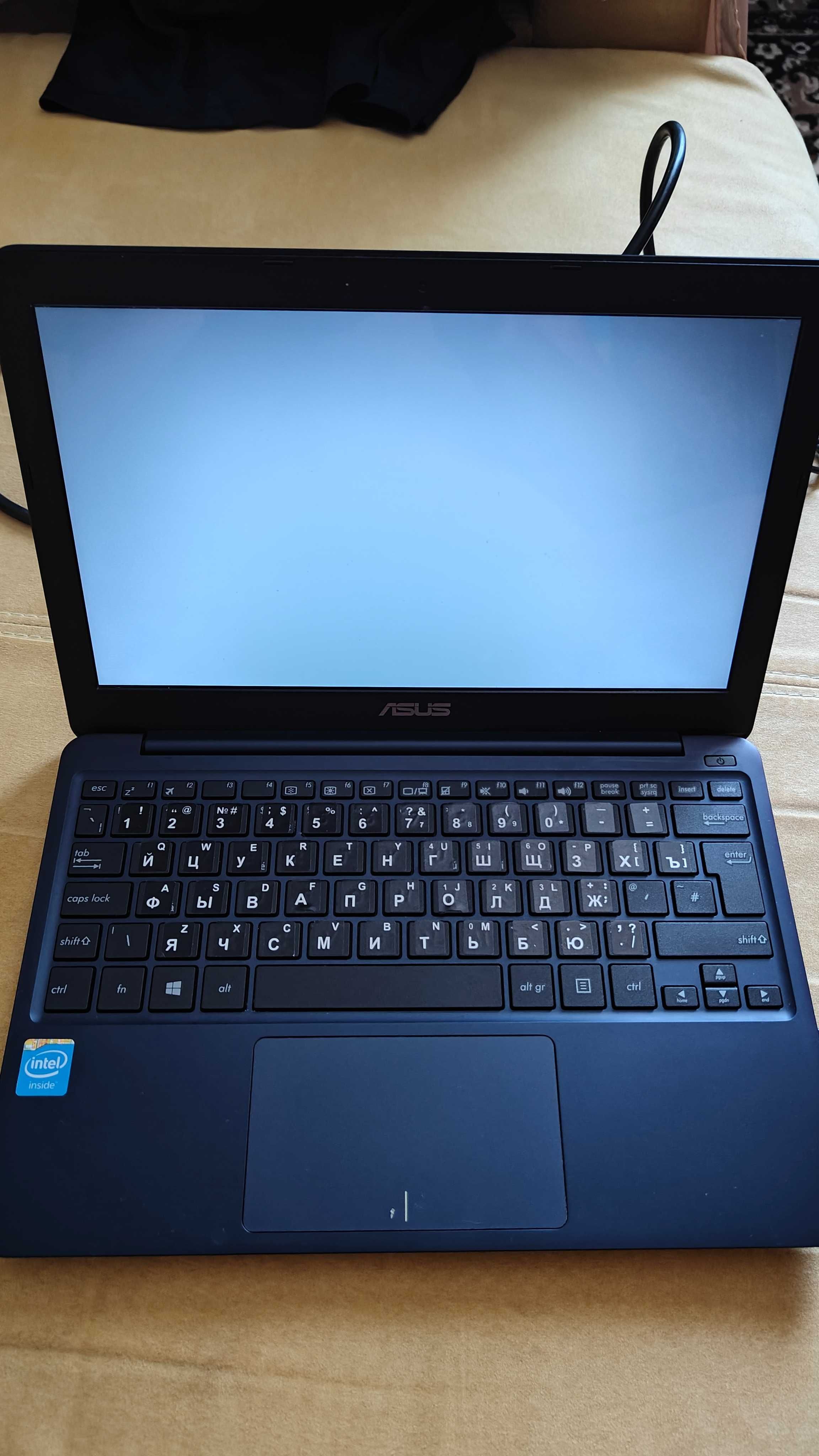 ASUS x205t ноутбук