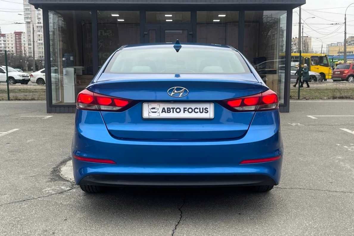 Hyundai Elantra 2016 року 2.0 Газ\Бензин