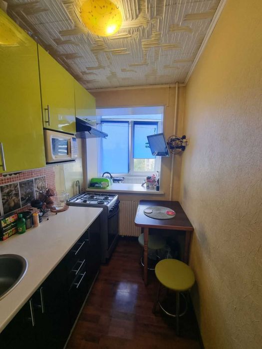 Продам 1 кім кв. вул. Копилівська  10 а на Куренівці