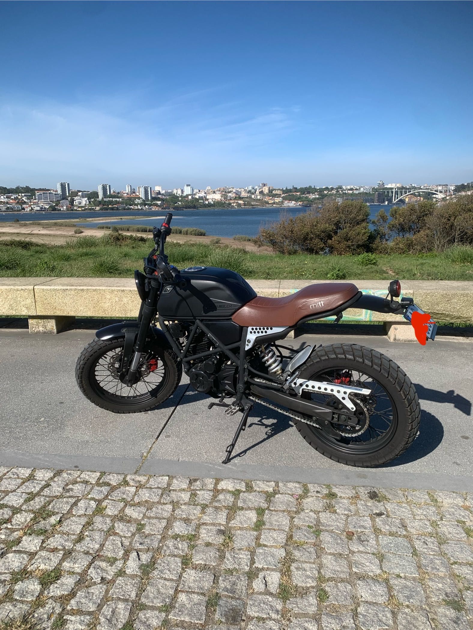 Mitt scrambler Ds 125